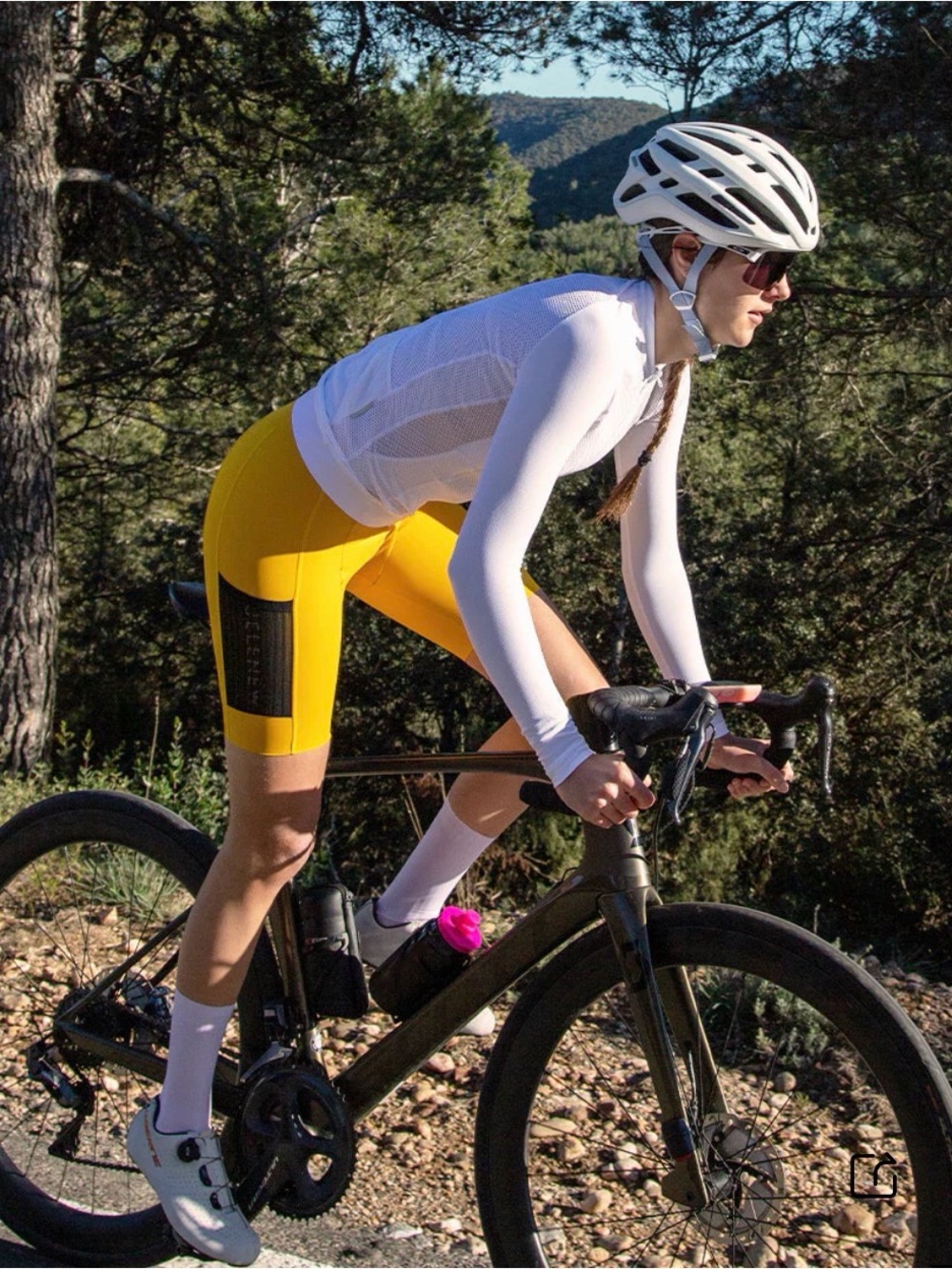 Seamless ColorPop High Waisted Bib Shorts - Picture 8 of 8